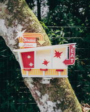 Birdies Diner Bird Feeder – Retro Birdhouse Café for Backyard & Garden Decor