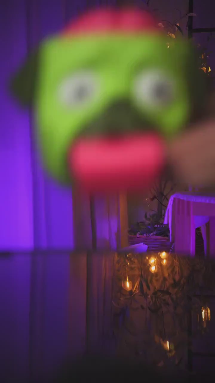 Candy Creeper Pug – Brain-Powered Candy Dispenser